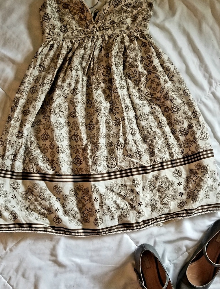 Cute flattering summer dress!